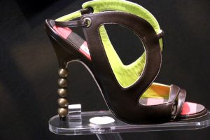 Модель с выставки Маноло Бланик. Обувь как искусство